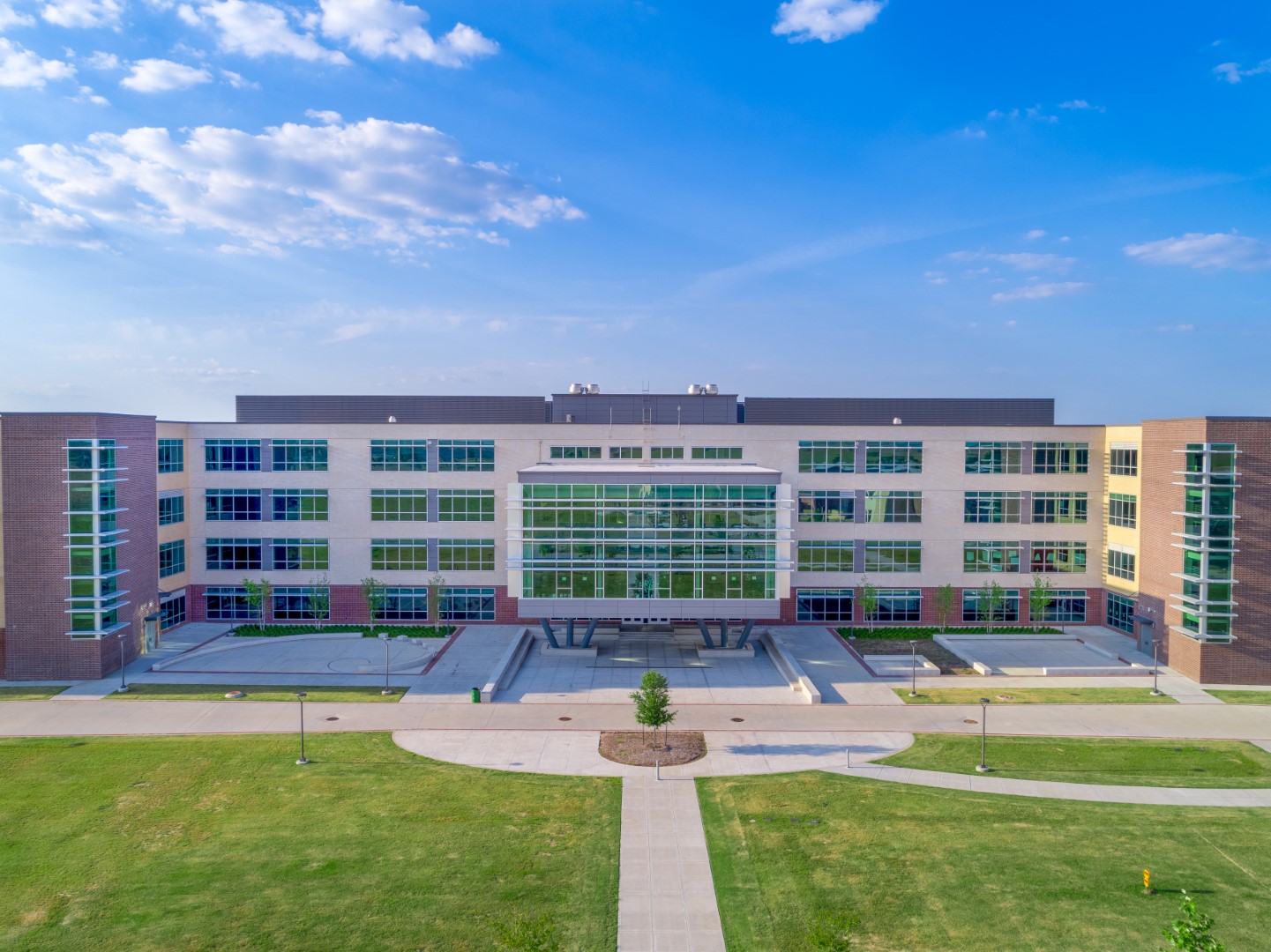 Howard Hughes Awards Scholarships To Students At Bridgeland And Waller